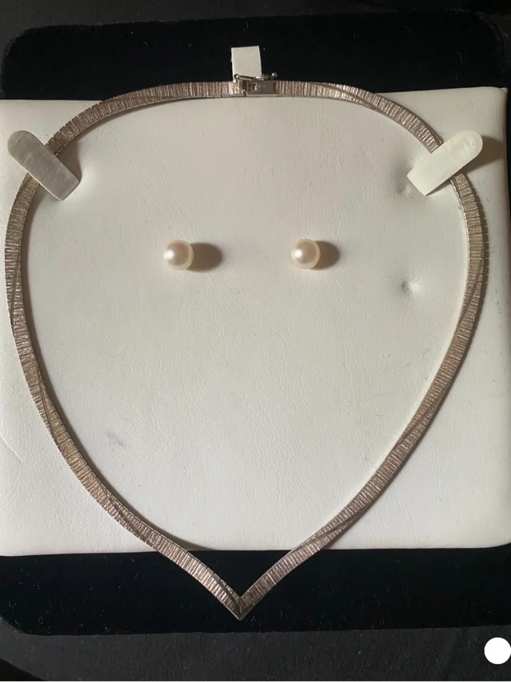 925 Italy Sterling Silver, Textured V-Shaped Necklace 16 inch. Vintage Italian.